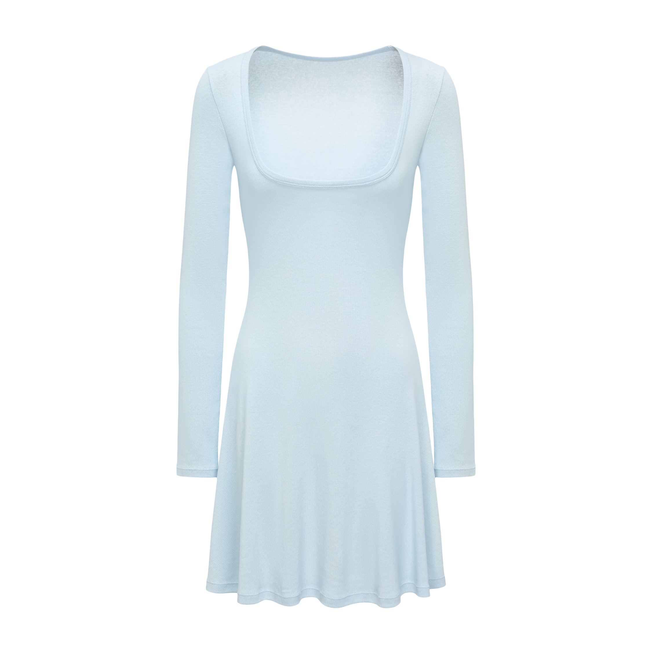 עיצוב קו צוואר נמוך ואורך ברכיים: מושלם לכל אירוע