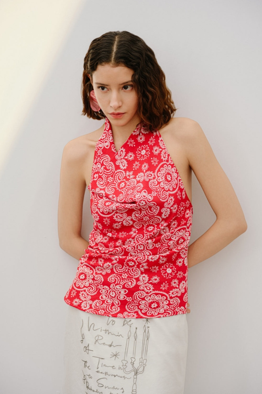 Sexy Halter Neck Paisley Top – Effortless Summer Style with Vibrant Retro Print