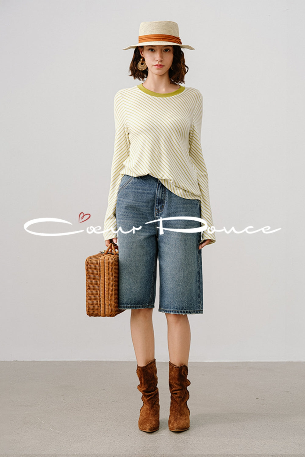 High-Waisted Bermuda Denim Shorts – Classic Style, Youthful Energy
