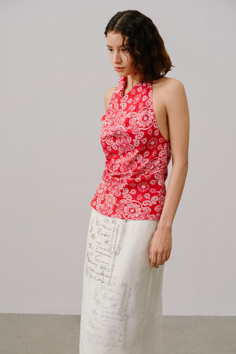 Sexy Halter Neck Paisley Top – Effortless Summer Style with Vibrant Retro Print