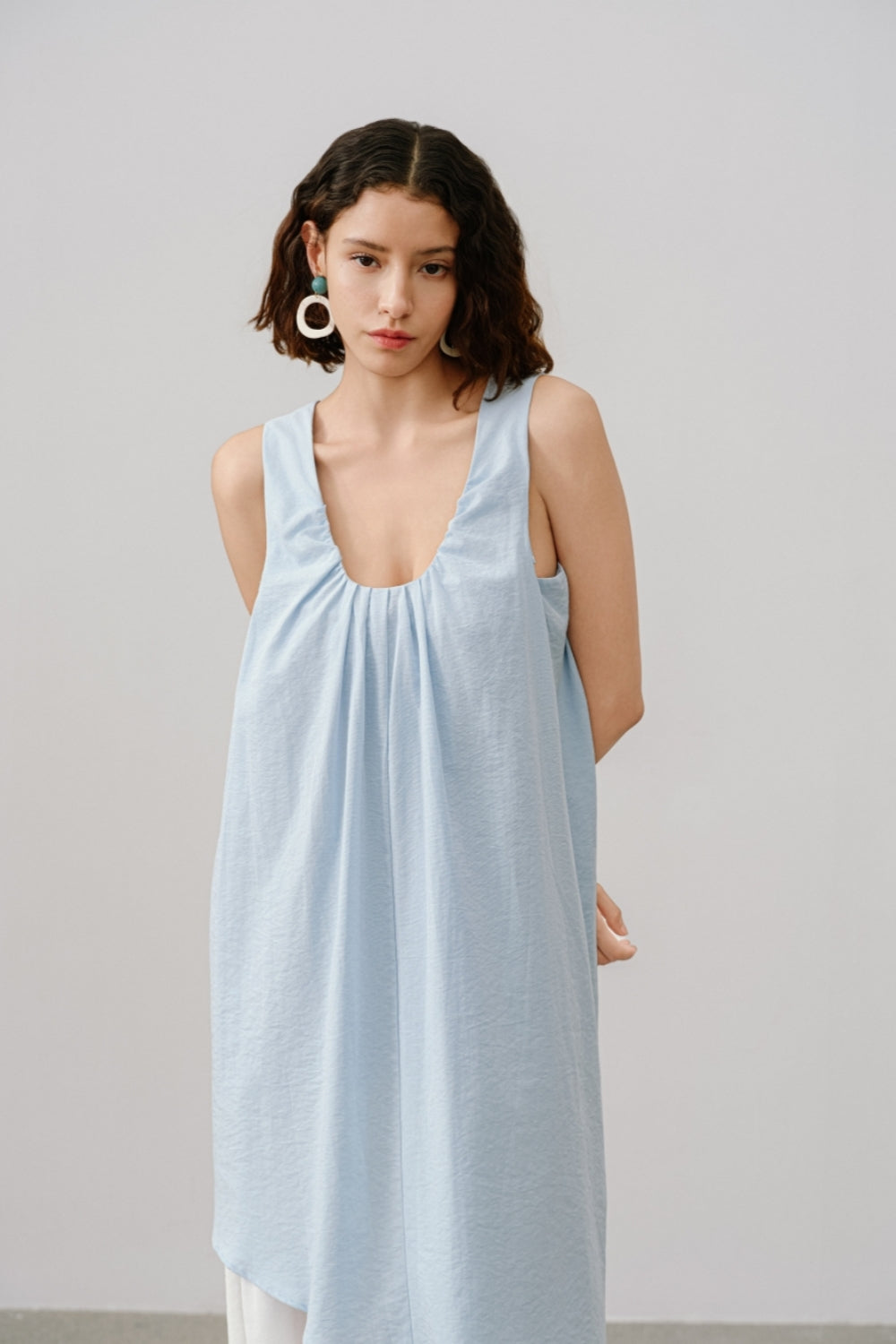 Fließendes Stufenkleid – Elegantes Design aus hochwertiger Viskose, Nylon und Baumwollmischung für mühelosen Sommer-Chic